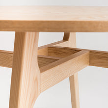 Cargar imagen en el visor de la galería, Mesa comedor Damasc de madera
