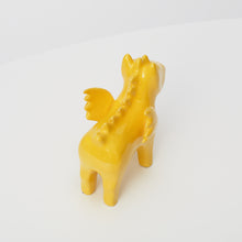 Cargar imagen en el visor de la galería, Escultura dogo dragón  amarillo
