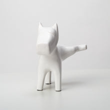 Cargar imagen en el visor de la galería, Escultura dogo meoncito blanco
